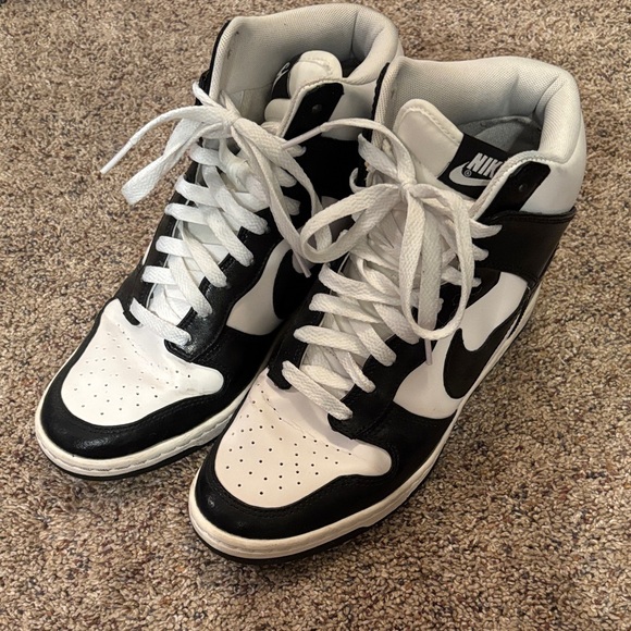 Nike Women’s Dunk Sky Hi - Picture 2 of 3